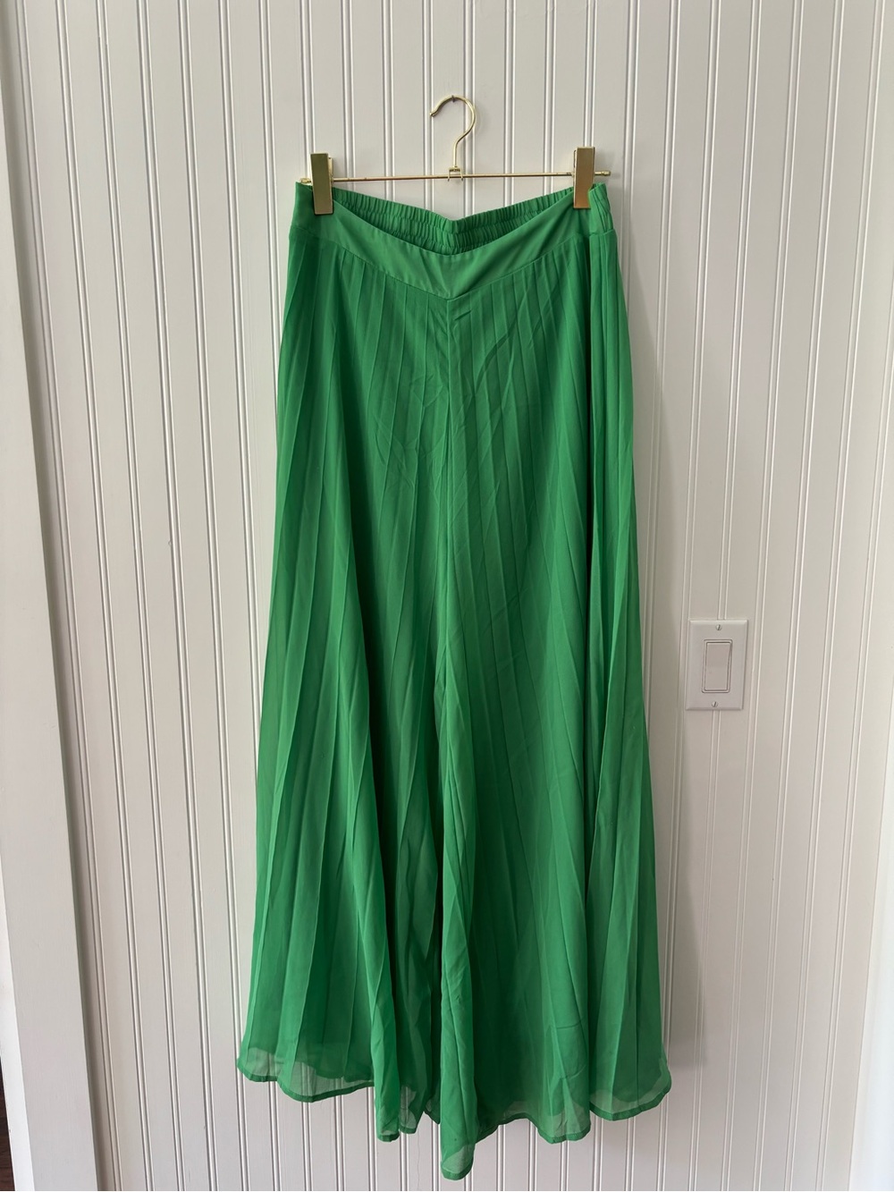 Vine & Love Emerald Green Pleated Wide-Leg Jumpsuit Pants
